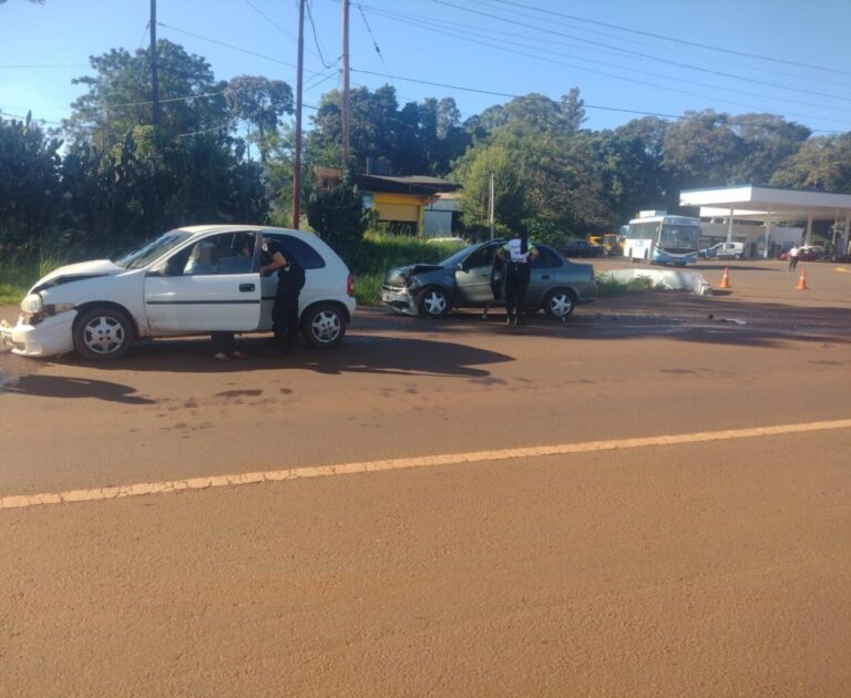 Oberá: dos automóviles chocaron sobre Ruta Nacional 14, una mujer terminó con lesiones imagen-4