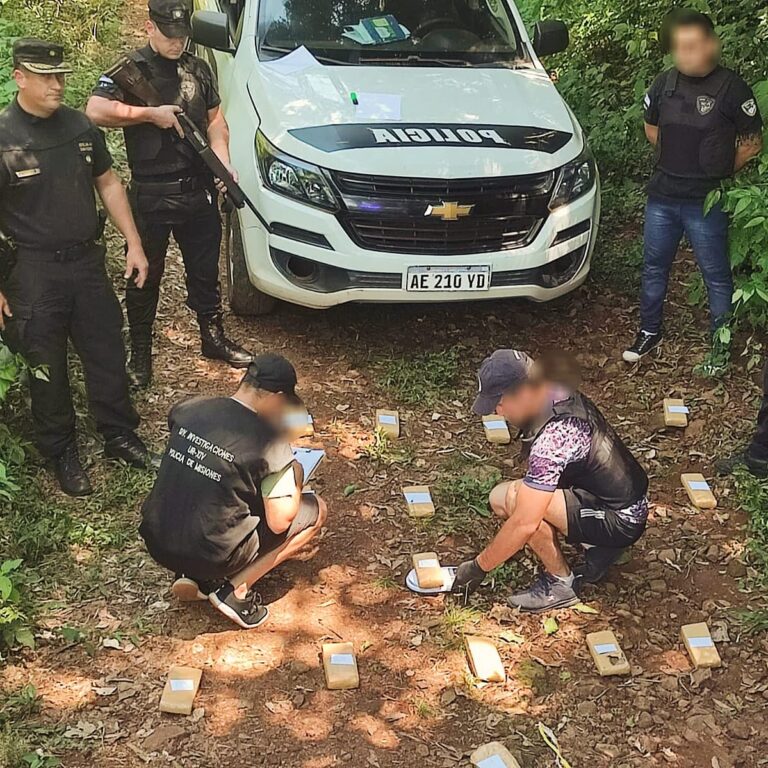 Patrullas rurales incautaron droga, cigarrillos y electrónica de contrabando imagen-32