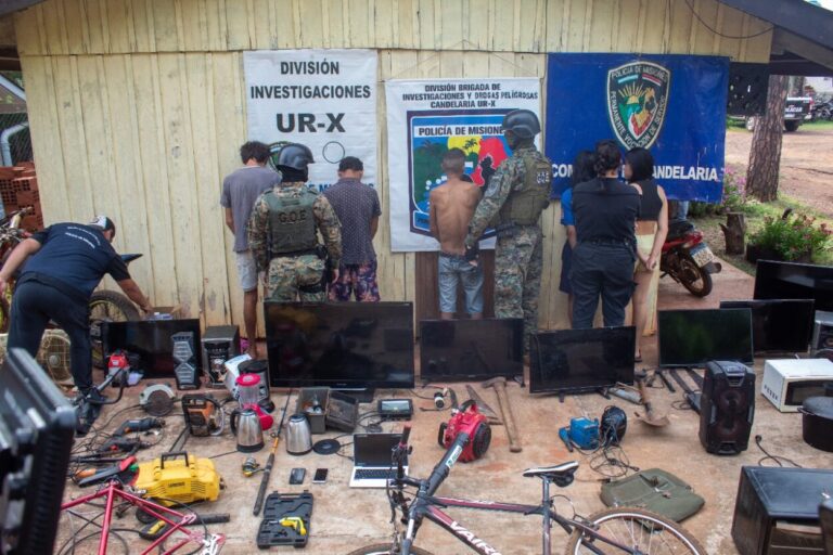 Ultra "Operación Sarandí": desbarataron siete búnkeres de objetos robados y detuvieron a 9 delincuentes en Candelaria imagen-48