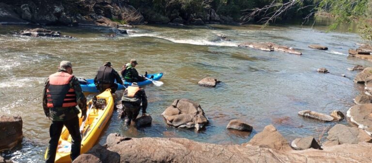 Operativo Fauna: con una docena de uniformados en el monte, destruyeron campamentos de cazadores y trampas de pescadores furtivos imagen-32