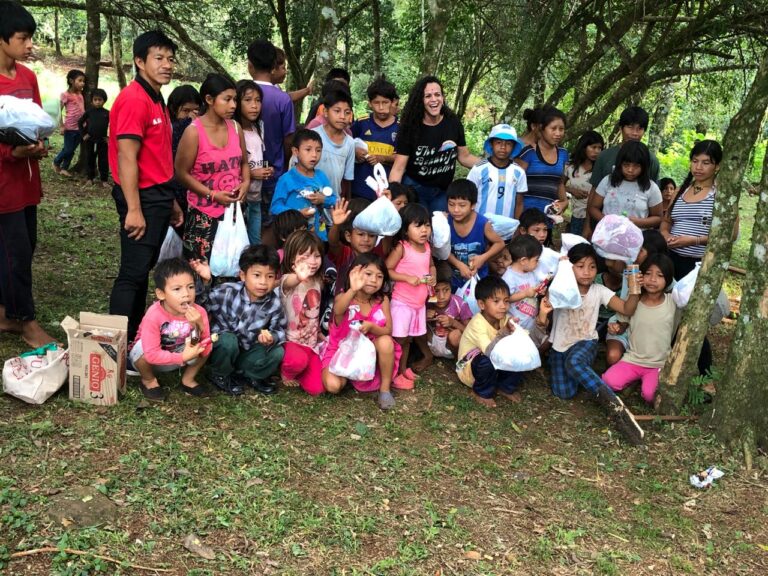 Alimentos, ropa, útiles, acercó Carolina Colman a escuela bilingüe y comunidad mbya imagen-33