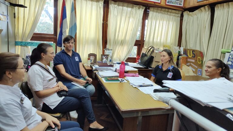 Policías de Oberá se reunieron con directivos del colegio donde se registraron hechos de violencia escolar imagen-4
