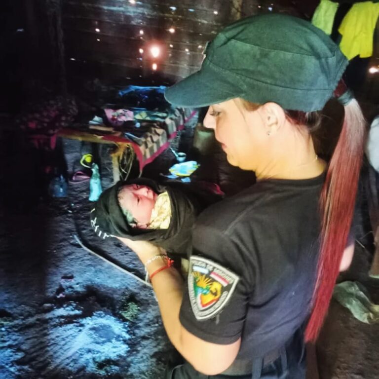 El Soberbio: Policías asistieron como parteros en una comunidad Mbya Guaraní imagen-21