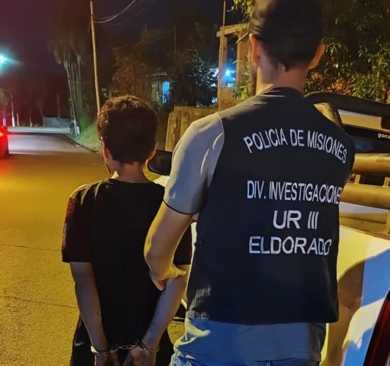 Arrestaron a un delincuente por hurtar en un Caps y recuperaron una moto robada en Buenos Aires imagen-16