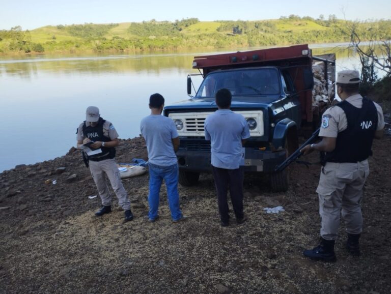Prefectura secuestró más de 8 toneladas de soja en El Soberbio imagen-6