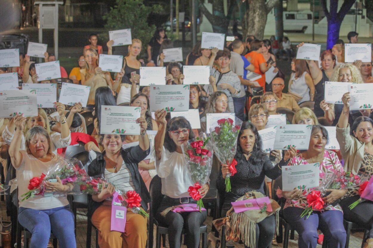 La Comuna posadeña reconoce a Mujeres Destacadas de la ciudad imagen-59