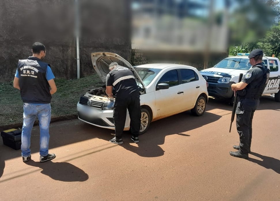 La policía detuvo a tres sujetos y busca a un joven sospechado de sustraer dinero de una camioneta en Oberá imagen-4
