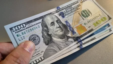 El dólar blue baja: perfora los $1.000 y alcanza su valor mínimo en dos meses y medio imagen-1