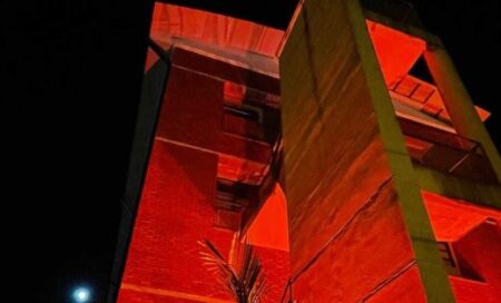 El edificio municipal de Oberá se «viste de rojo» para concientizar sobre la prevención de enfermedades cardiovasculares en mujeres El edificio municipal de Oberá se "viste de rojo" para concientizar sobre la prevención de enfermedades cardiovasculares en mujeres imagen-2