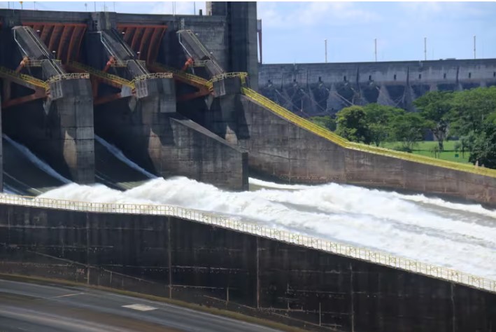 Crece la tensión entre Paraguay y Brasil: Peña exige a Lula actualizar las tarifas de la represa Itaipú imagen-2