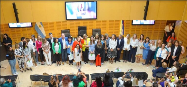 Tradición legislativa: Distinguen a misioneras en el lanzamiento del Parlamento de la Mujer 2024 imagen-36