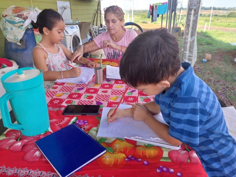 Vecinos de Itaembé Guazú inauguraron la Biblioteca Popular "Raíces del Saber" imagen-26