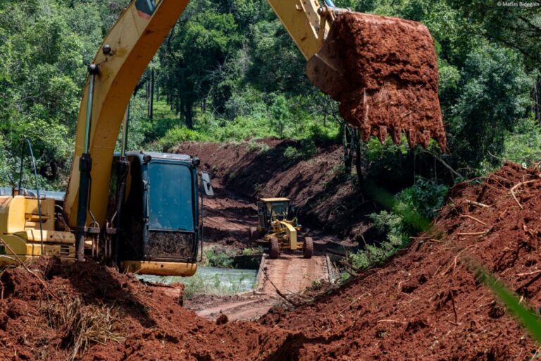 Vialidad de Misiones avanza con los trabajos en la terrada Ruta Provincial N° 212 imagen-11