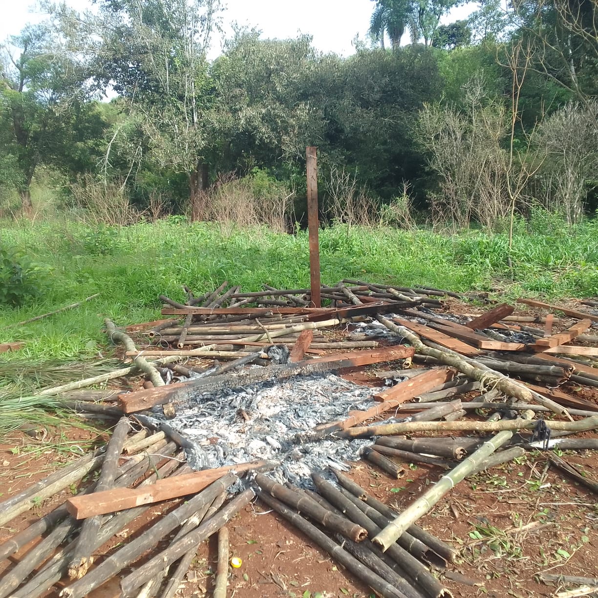 Amenazas de muerte de por medio, prendieron fuego casa de familia Mbya, denuncian imagen-9
