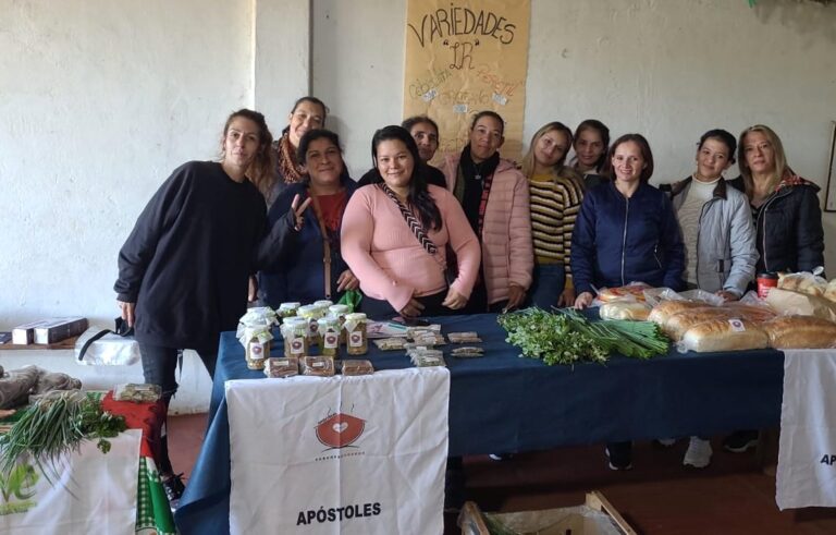 El Movimiento Evita inauguró gran Feria de la Economía Popular en su salón comunitario de Apóstoles imagen-15