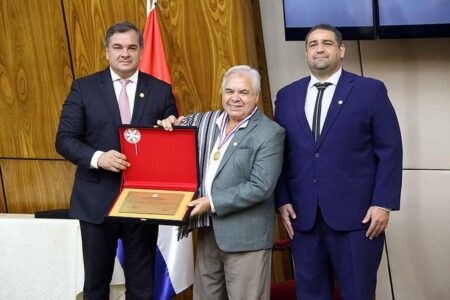 El músico misionero "Pato" García fue distinguido en Asunción con una Orden Nacional al Mérito imagen-31