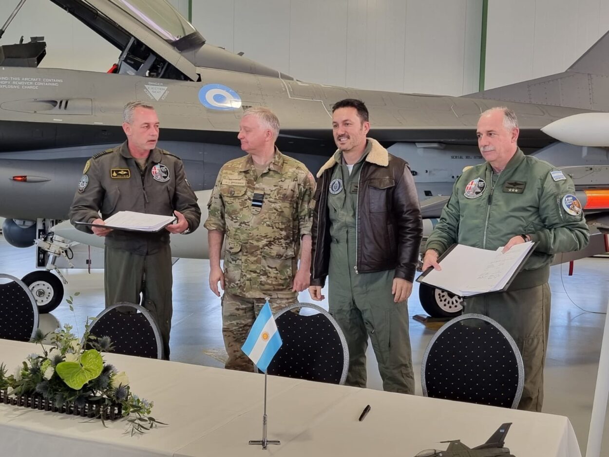 “Es la compra militar más importante desde la vuelta a la democracia”, dijo Petri tras firmar en Dinamarca el acuerdo por los aviones F-16 imagen-8