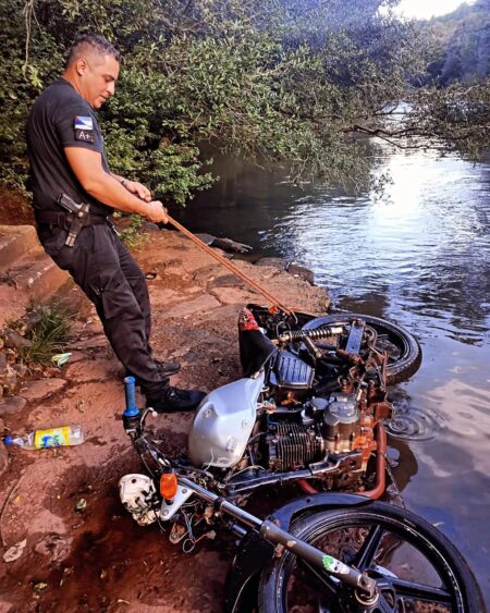 Robó una moto y la escondió en un arroyo para no ser descubierto: fue detenido imagen-5