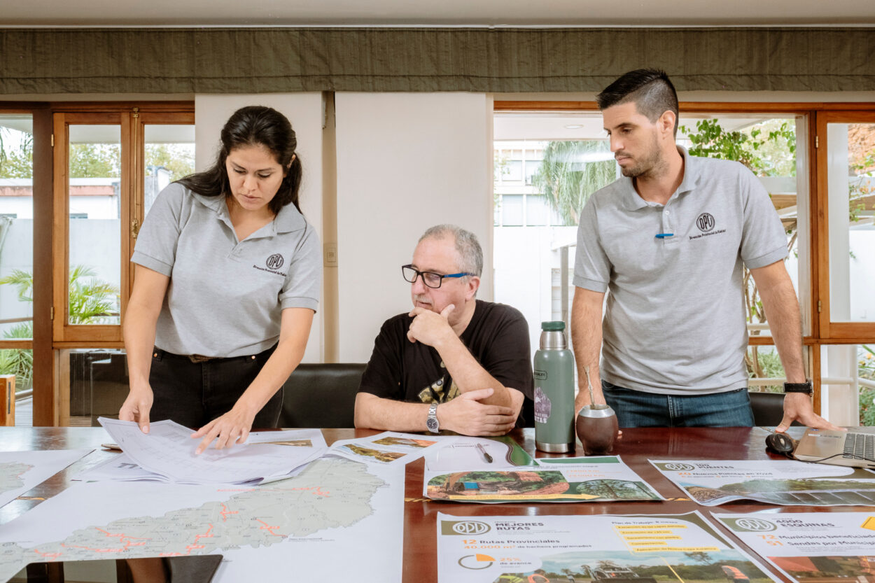 Con fondos provinciales, Misiones ejecutará un ambicioso programa de estratégicas obras viales en toda la provincia 3 Con fondos provinciales, Misiones ejecutará un ambicioso programa de estratégicas obras viales en toda la provincia imagen-2