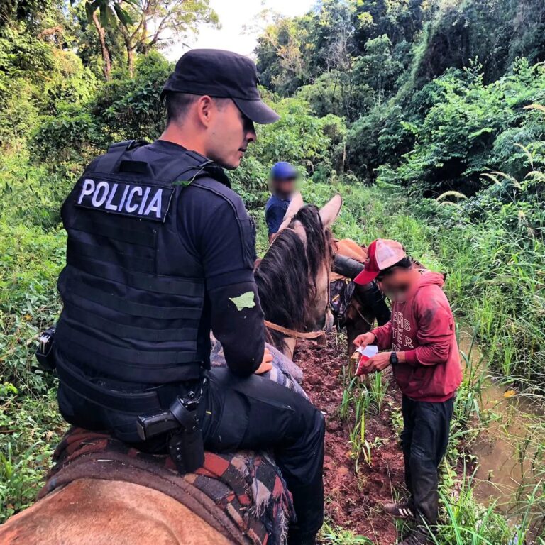 Rescataron a pescador que estuvo perdido en la selva por casi 10 horas imagen-39