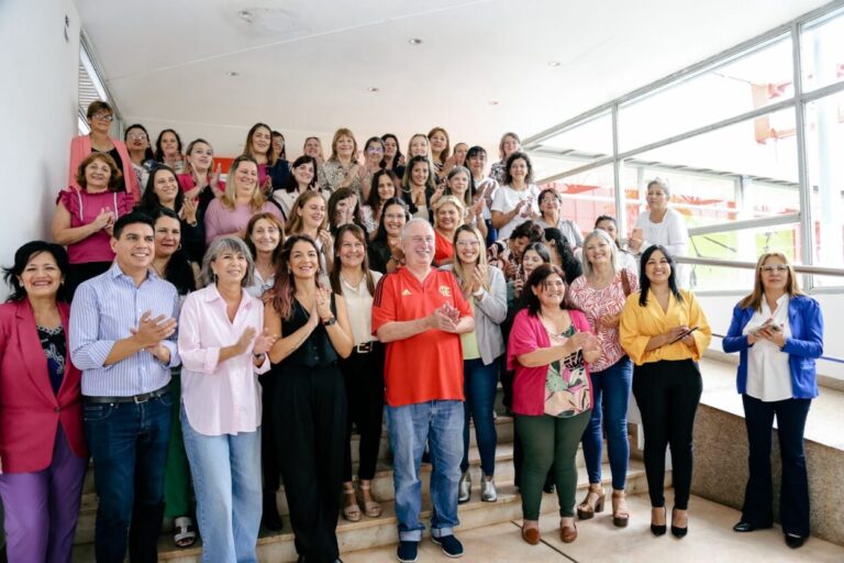 “La forma de construir la sociedad, sea política o social, es a través del afecto y la cercanía”, declaró Passalacqua en encuentro de concejalas misioneras imagen-46