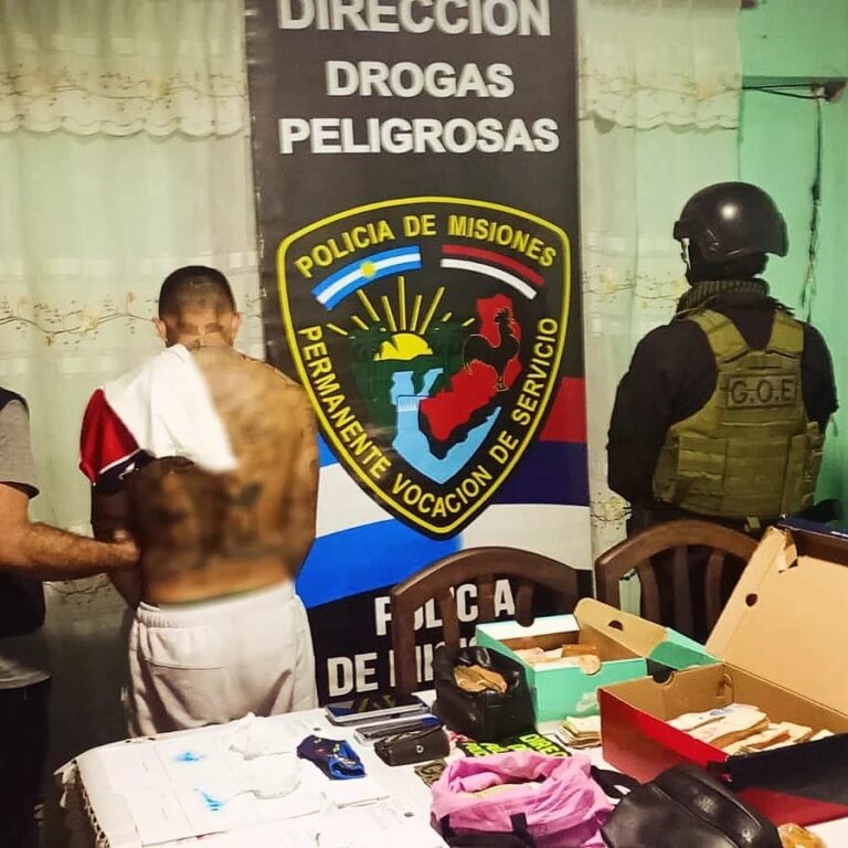 Allanamiento antinarcótico en Posadas: detuvieron a un hombre, secuestraron dosis cocaína y casi 3 millones de pesos imagen-47