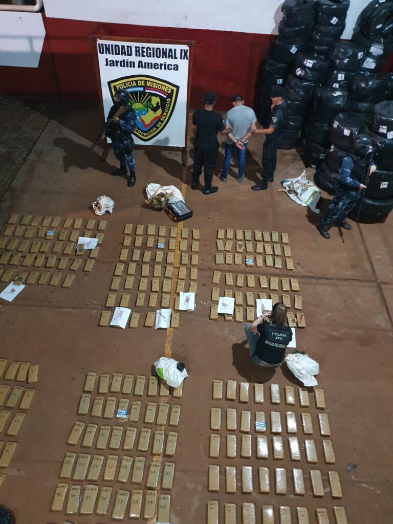 Persecución y detención: arrestaron a un colombiano con casi 200 kilos de marihuana imagen-13