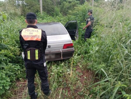 En un operativo policial de búsqueda hallaron un auto que le robaron a un remisero imagen-44