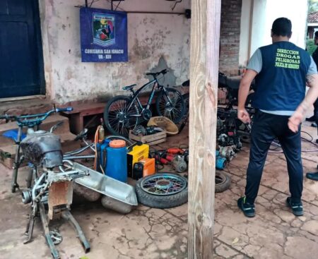 Secuestraron motopartes en un presunto desarmadero ilegal en San Ignacio imagen-32