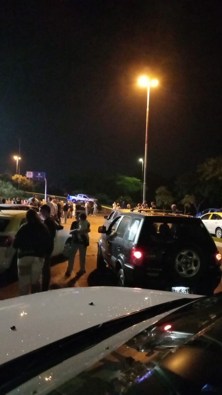 Falsa alarma en el Aeropuerto de Posadas: Desalojaron el lugar por una supuesta amenaza de bomba imagen-2