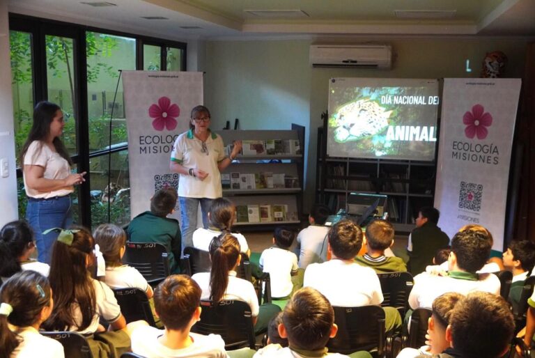 Estudiantes de la Escuela N° 3 de Posadas visitaron la EcoBiblioteca para reflexionar sobre el Día del Animal imagen-30