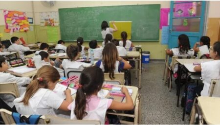 Gobierno nacional modificará la ley de Educación para "penar el adoctrinamiento en las escuelas" imagen-3