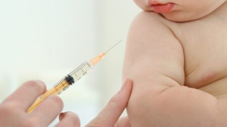Los pediatras alertan por los bajos niveles de vacunación, en especial entre los bebés menores de un año imagen-40