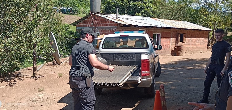 Dos hombres resultaron detenidos y un menor demorado por el robo de chapas en Villa Bonita imagen-2