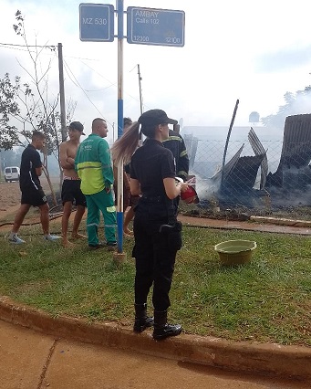 Incendio destruyó una casa en el Barrio 508 Viviendas imagen-2