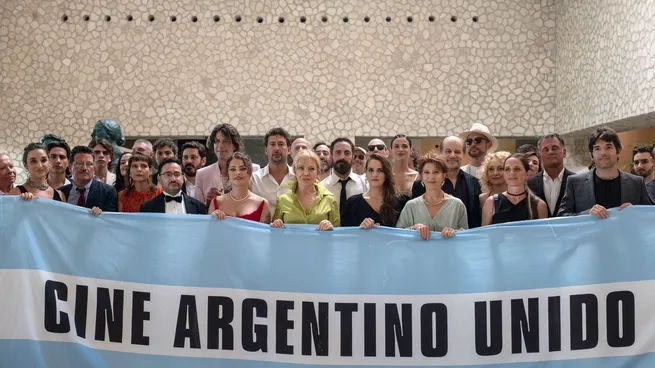 Manifestación por el cine argentino en la entrega de los premios Platino imagen-60