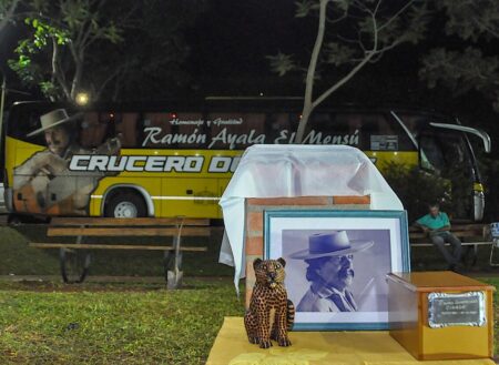 Homenaje: Ramón Ayala y un caudaloso abrazo a orillas del Paraná imagen-5