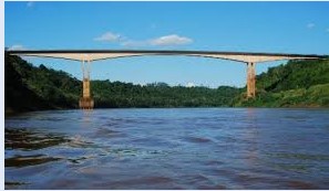 Hallaron el cuerpo de un adolescente brasileño en el río Paraná, se habría arrojado desde el puente Tancredo Neves imagen-13