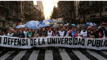 Universidades marchan este martes en todo el país contra el ajuste presupuestario de Javier Milei imagen-30