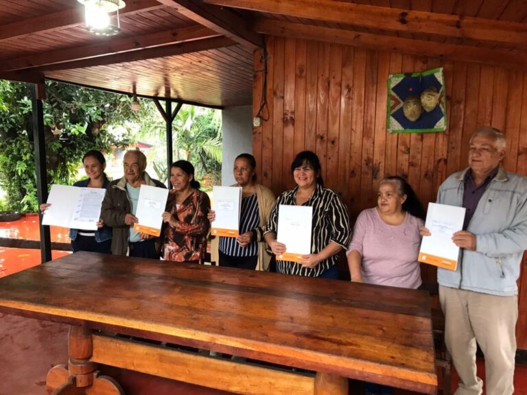 Títulos de Propiedad: Familias de Villa Bonita regularizan su situación dominial tras acuerdo con Calo imagen-14