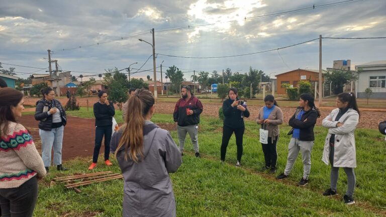 «Sembrando Juntos» en las 508 Viviendas de Itaembé Guazú "Sembrando Juntos" en las 508 Viviendas de Itaembé Guazú imagen-13
