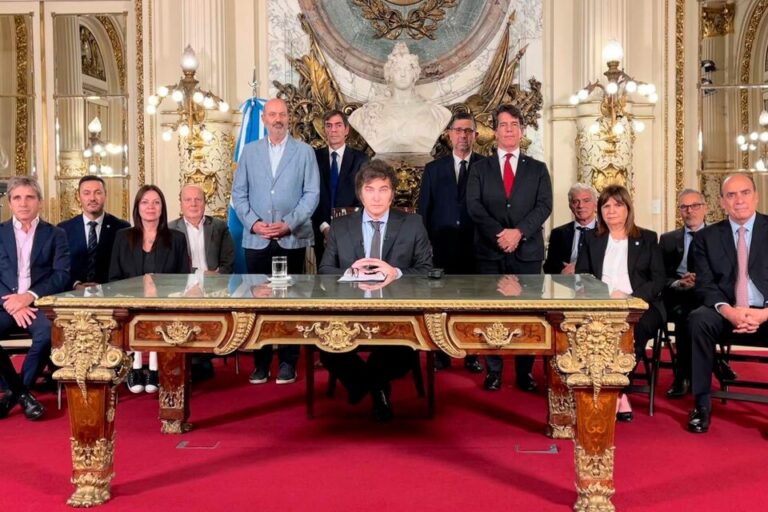 El Gobierno se resigna a que la Ley Bases vuelva a Diputados y condiciona la convocatoria al Pacto de Mayo imagen-32