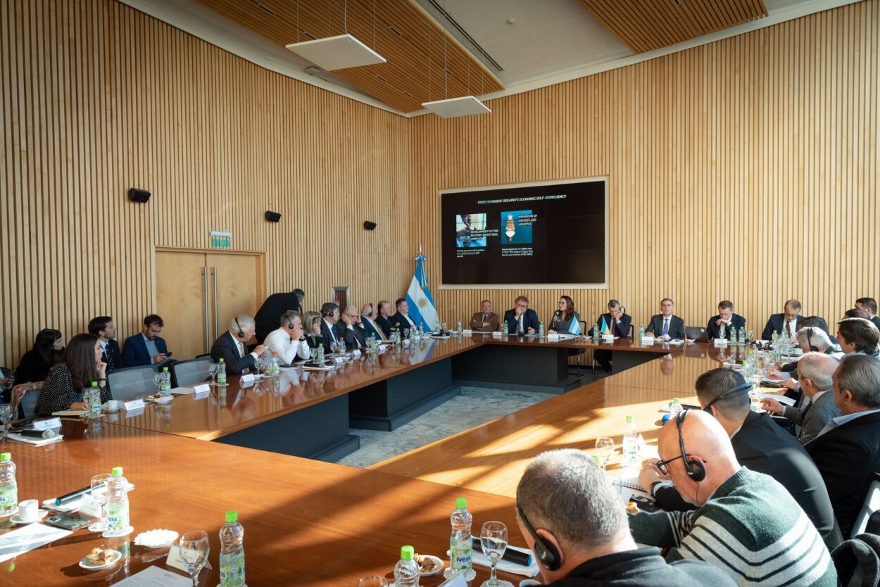 Con presencia del Inym en reunión bilateral, exploran oportunidades de cooperación económica y comercial entre Argentina y Ucrania imagen-17