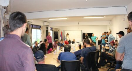 Productores y directivos del Inym acuerdan enviar nota a Milei para expresar el rechazo del sector a la desregulación yerbatera y la importación de materia prima de Paraguay y Brasil Productores y directivos del Inym acuerdan enviar nota a Milei para expresar el rechazo del sector a la desregulación yerbatera y la importación de materia prima de Paraguay y Brasil imagen-2