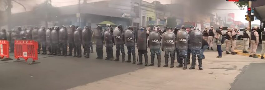 Gran despliegue de las Fuerzas Federales en el piquete de la avenida Uruguay imagen-57