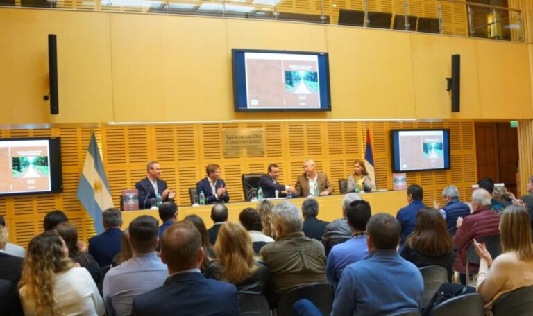 Presentaron en la Legislatura el Manual de Técnicas para Caminos Forestales imagen-31