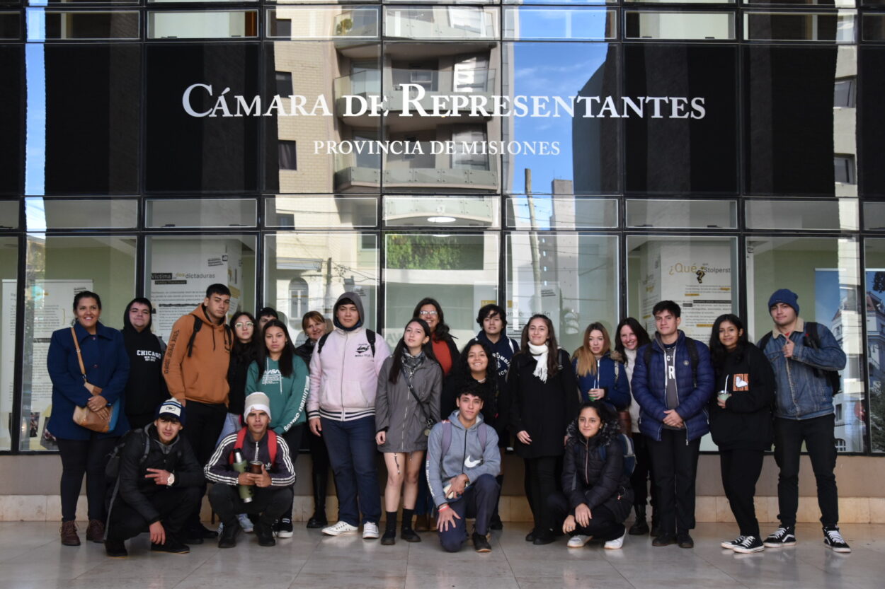 Estudiantes de Posadas, Comandante Andresito y Puerto Iguazú visitaron la Cámara de Representantes imagen-11