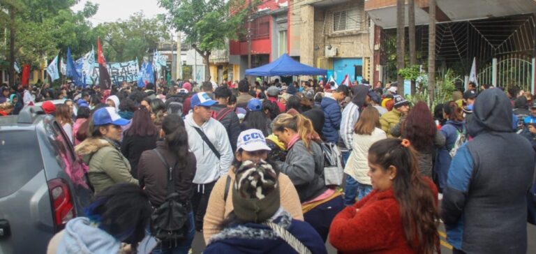 "Mientras el Gobierno nacional no entregue alimentos a nuestro pueblo, la lucha nos encontrará en la calle", dicen desde el Encuentro de la Resistencia imagen-31
