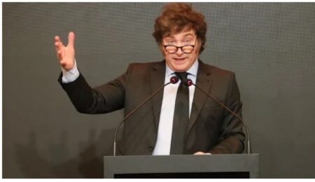 Ante del «círculo rojo», Javier Milei rechazó que exista «atraso cambiario» y ratificó que avanzará con una «competencia de monedas» Ante del "círculo rojo", Javier Milei rechazó que exista "atraso cambiario" y ratificó que avanzará con una "competencia de monedas" imagen-9