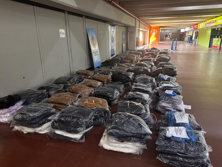 Secuestran en Terminal de Retiro stock de mercaderías de la bodega de una empresa de transporte proveniente de Posadas Secuestran en Terminal de Retiro stock de mercaderías de la bodega de una empresa de transporte proveniente de Posadas imagen-25